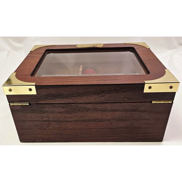 Capri-Elegant Quality Importers Wooden Desktop Humidor With Hygrometer - Picture 6 of 10